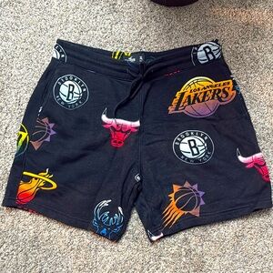LIGHTLY USED. HOLLISTER NBA SWEAT SHORTS. SIZE. XL (WORN ONCE)
